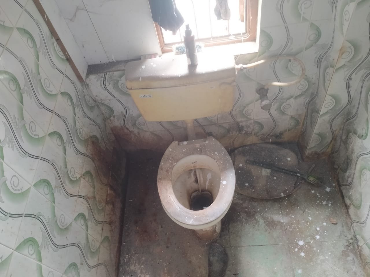 Bathroom cleaning service